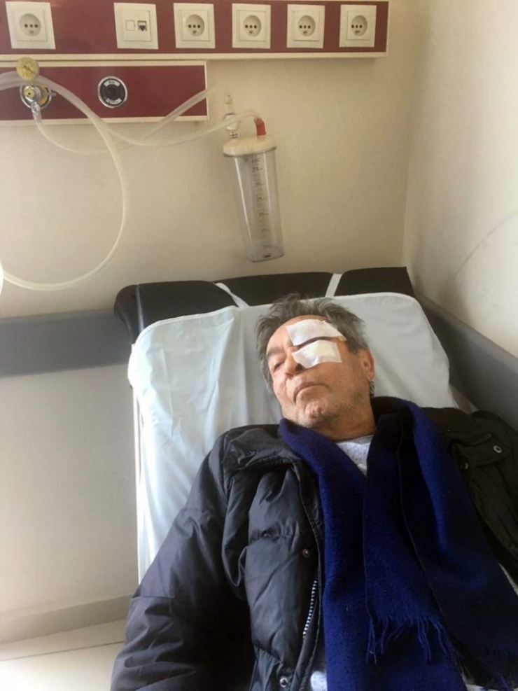 Sağlıkçı Yumruk Attığı 70 Yaşındaki Adamı Hastanelik Etti