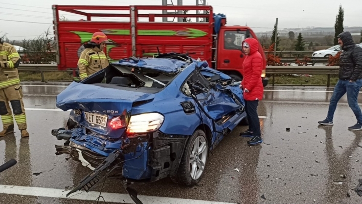 Bursa’da Otobanda Su Birikintisi Faciası...lüks Otomobil Sürücüsü Sıkışarak Öldü