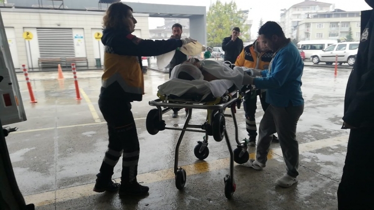 Kestiği Odun Kafasına İsabet Etti