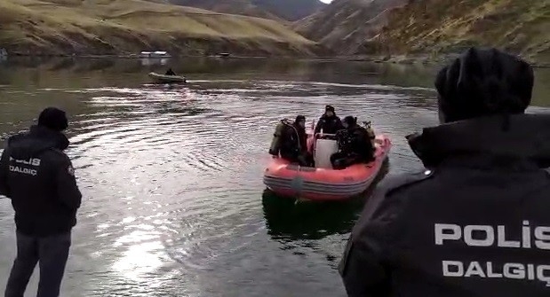 Fırat Nehrinde Kayıp Sürücünün Aranması Sürüyor