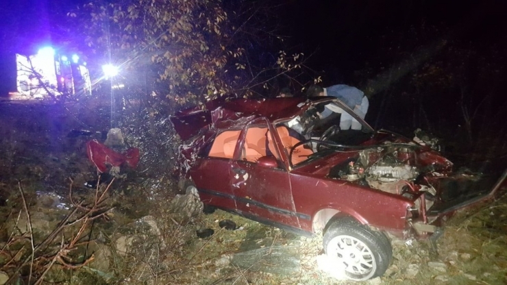 Isparta’da Otomobil Takla Atarak Şarampole Yuvarlandı: 3 Yaralı