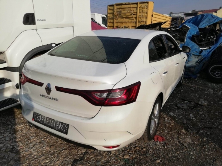 İzmir Ve İstanbul’da Çalınan Lüks Araçlar Konya’da Parçalanırken Bulundu