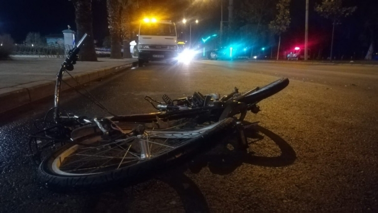 İzmir’de Feci Kaza: Bisiklet Sürücüsü Metrelerce Sürüklendi
