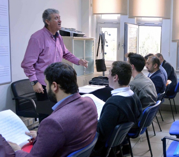 Müzik Eğitimiyle Ezan, İlahi Ve Mevlit Okuyorlar