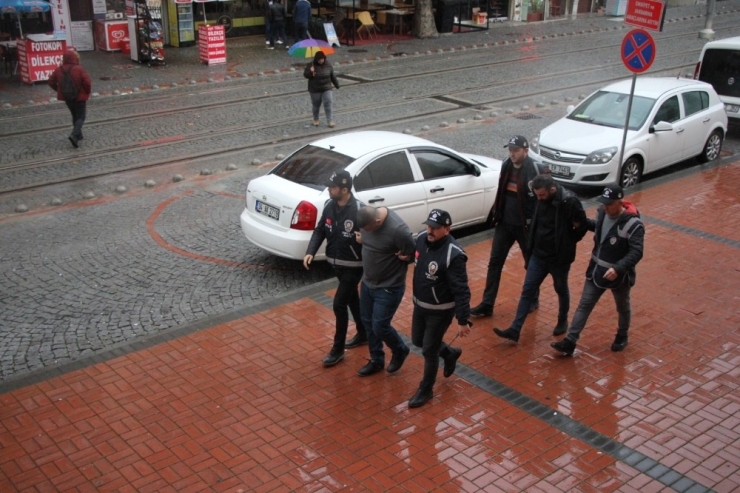 Her Yerde Aranan Suç Makinesi Sahte Kimlikle Yakalandı