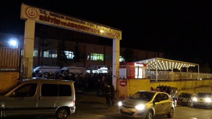 Üniversiteli Genç Kız Evinin Önünde Bıçaklanarak Öldürüldü