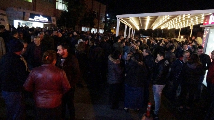 Üniversiteli Genç Kız Evinin Önünde Bıçaklanarak Öldürüldü