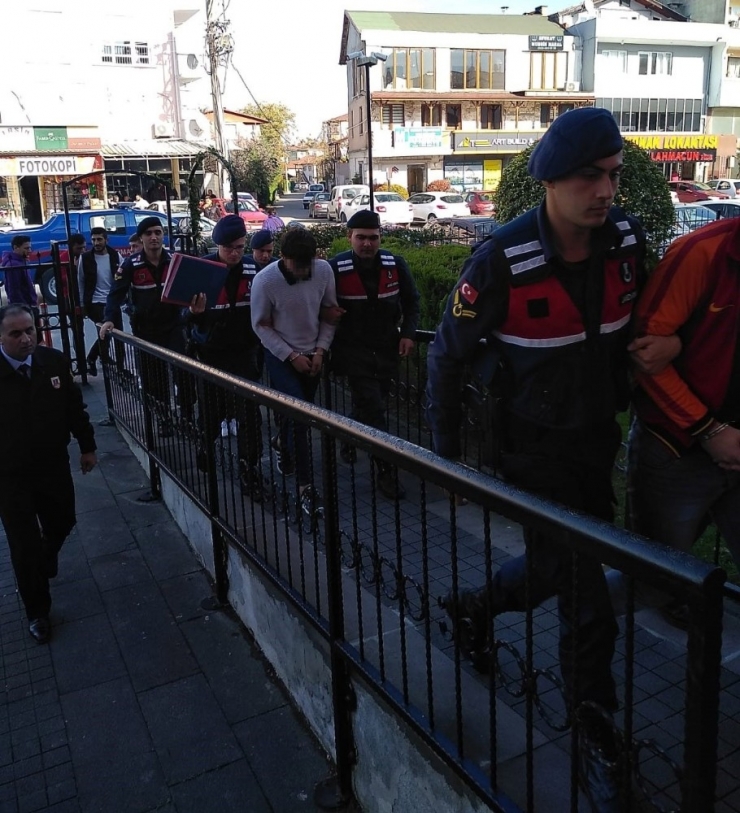 Villalardan Hırsızlık Yapan 3 Kişi Tutuklandı