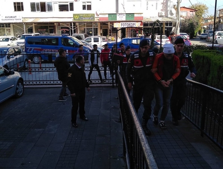 Villalardan Hırsızlık Yapan 3 Kişi Tutuklandı