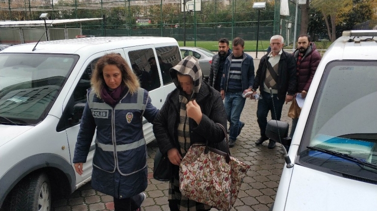 17 Mağazadan Hırsızlık Yaptılar, Alarmdan Folyo İle Kurtuldular