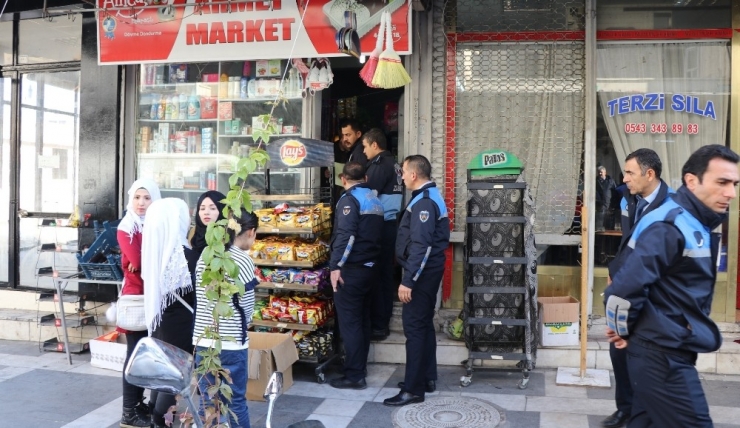 Tarihi Geçmiş Yüzlerce Gıda Ürünü İmha Edildi