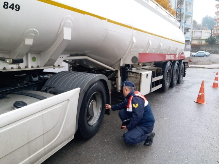 Jandarmadan Kış Lastiği Uygulaması