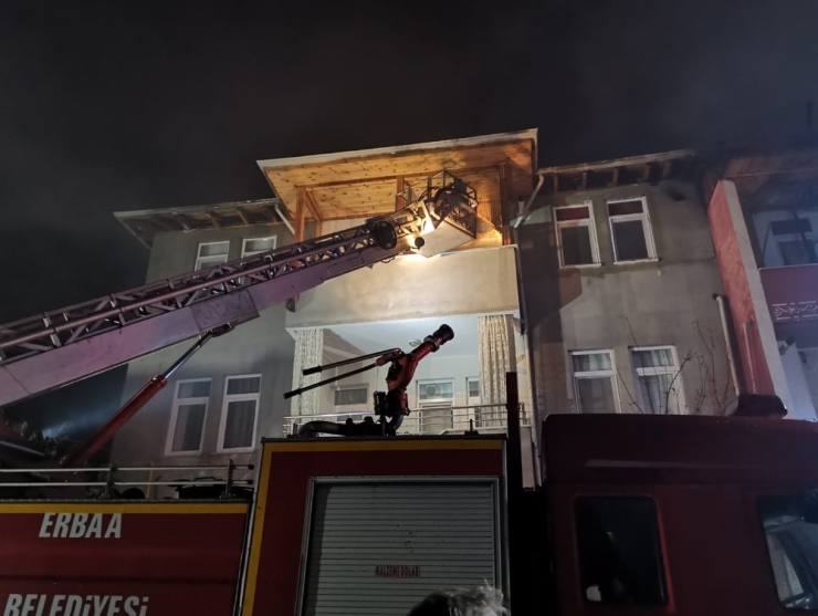 Erbaa’da Yangın 3 Evi Sardı