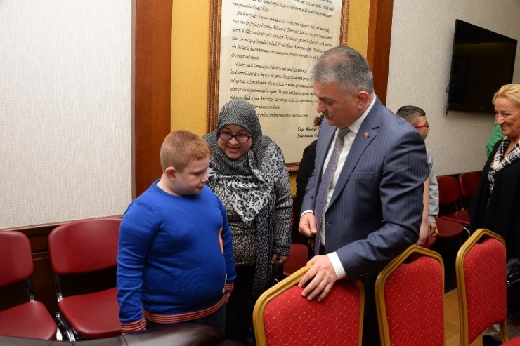 Vali Yazıcı: "Engelleri Birlikte Aşıyoruz"