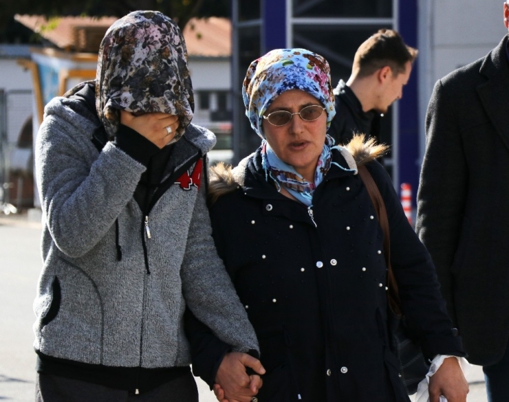 15 Yaşındaki Kayıp Kız Annesine Kavuştu