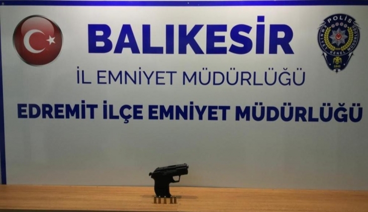 Balıkesir’de Polis 4 Silah Ele Geçirdi