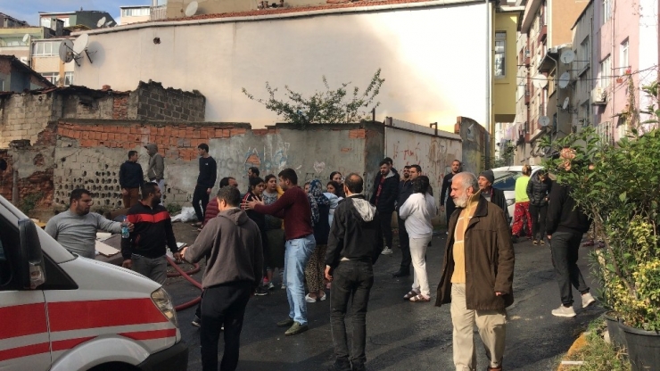 Beyoğlu’nda Ev Alev Alev Yandı