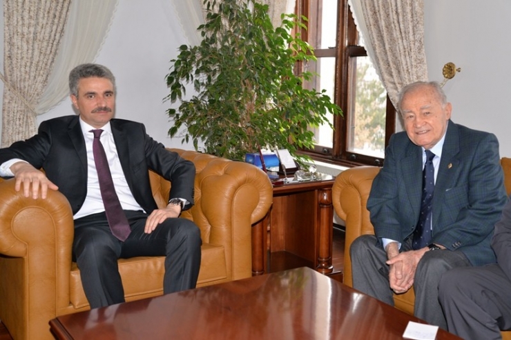 Valinin İsmini Kullanarak Vakfı Dolandırdılar