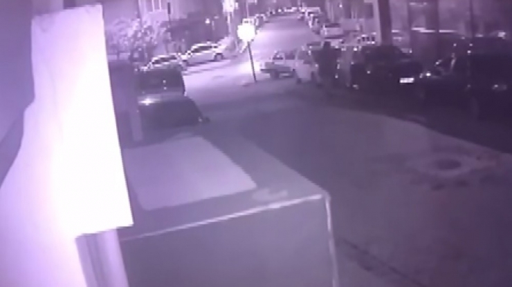 Alkollü Şahıs Park Halindeki Aracın Lastiklerini Kesip, Aynasını Kırdı