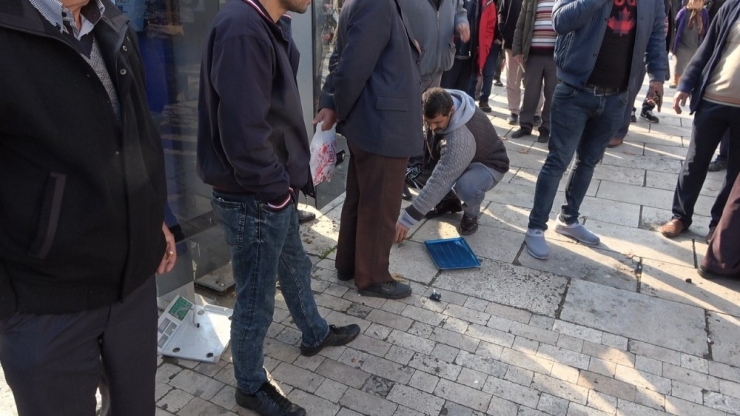 Zabıtaya Kızıp Terazisini Böyle Parçaladı