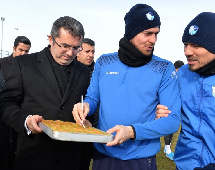 Vali Memiş’ten Bb Erzurumspor’a Tatlı Ziyaret