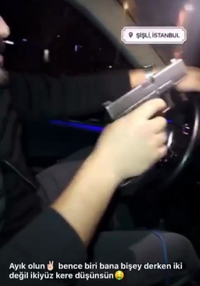 Adliye Önünden Geçerken Havaya Ateş Eden Maganda Tutuklandı