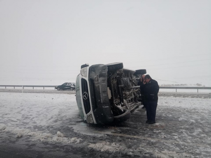 Kayseri’de Öğrenci Servisi Yan Yattı