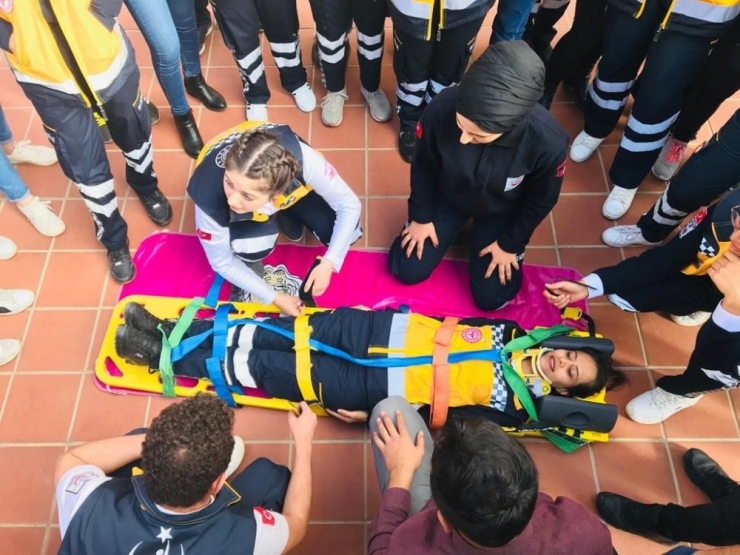 Üniversite De“112 Acil Sağlık Hizmetleri Haftası” Etkinliği Düzenlendi