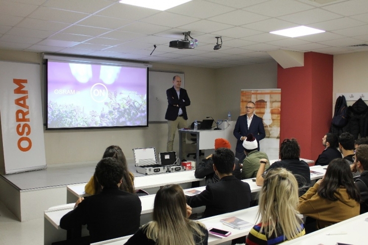 Öğrenciler Aydınlatma Sektöründeki Liderlerle Buluştu