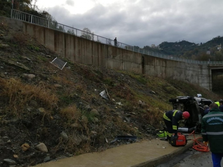 Yoldan Çıkan Otomobil Takla Attı: 3 Yaralı