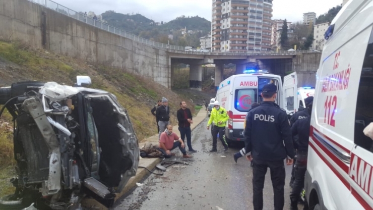 Yoldan Çıkan Otomobil Takla Attı: 3 Yaralı