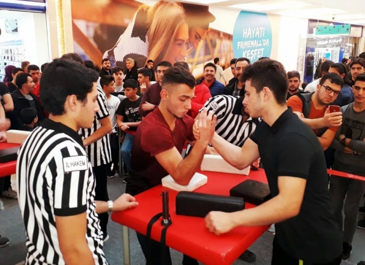 Sivas’ta Bilekler Yarıştı