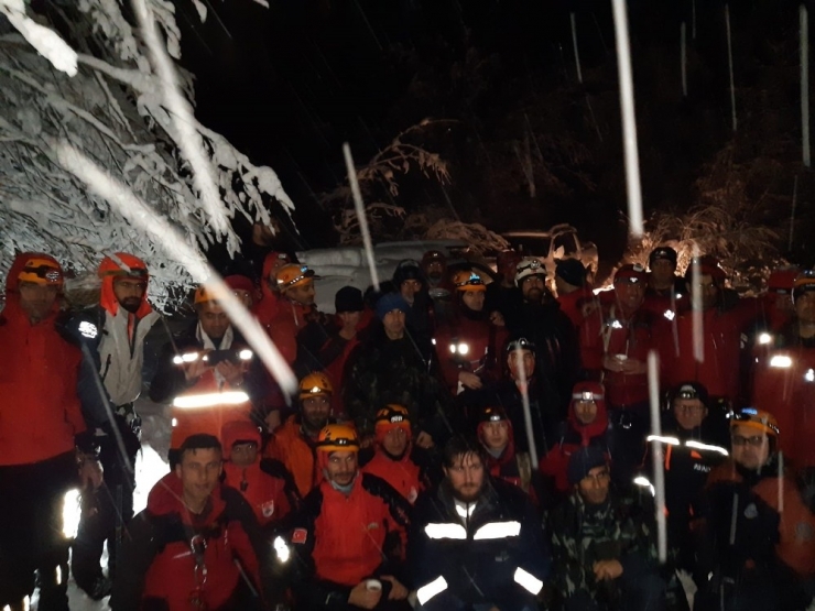Uludağ’da Geceyi Arazide Geçirmek Zorunda Kalan Akut Üyeleri Yaşanılanları Anlattı