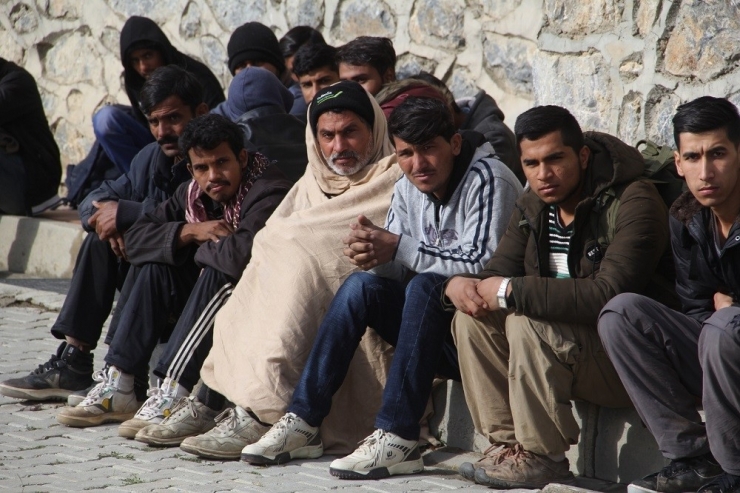 Başkale’de 39 Düzensiz Göçmen Yakalandı