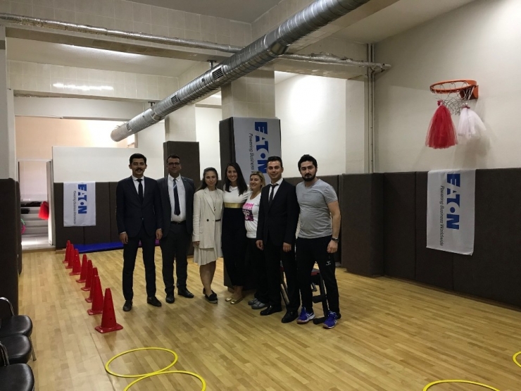 Yardım Fonundan Destek Alıp Engelli Öğrencilerin Spor Salonunu Yenilediler