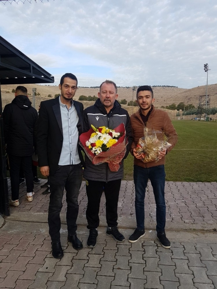 Yeni Malatyaspor’da Kayısı İkramlı Antrenman