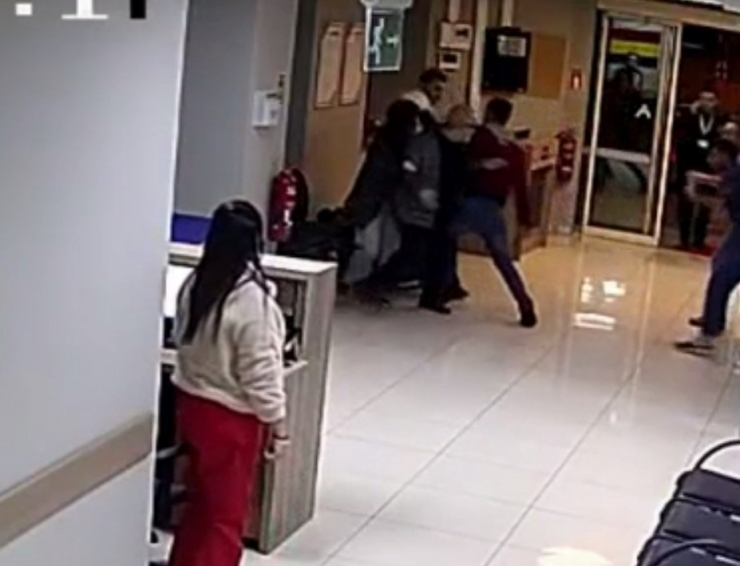 Hastane Çalışanı Bıçaklı Saldırıya Uğradı