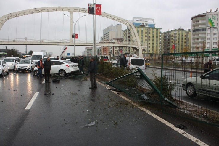 Sağanak Yağış Trafik Kazasını Beraberinde Getirdi