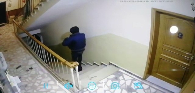 Ayakkabı Hırsızlığı Güvenlik Kamerasına Takıldı