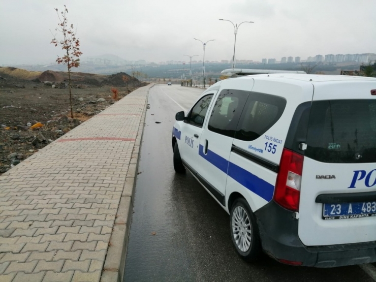 Karısını Bıçakladı Yol Kenarında Attı