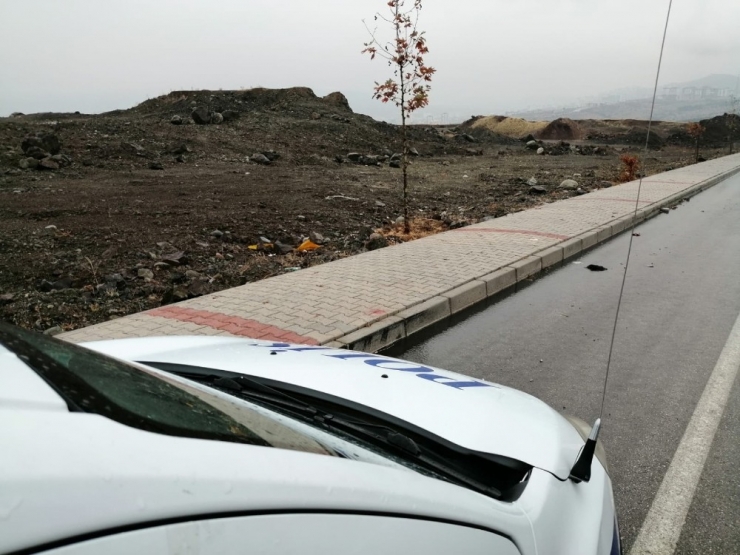 Karısını Bıçakladı Yol Kenarında Attı