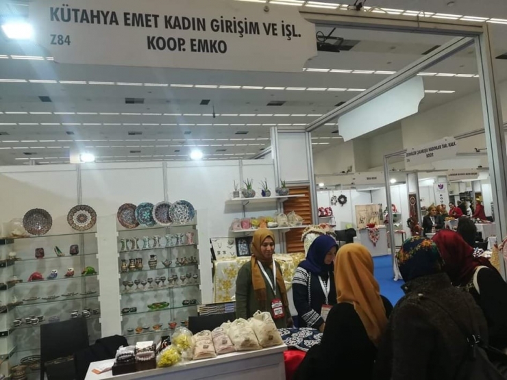 Emetli Kadınlar Ankara’da Çini Sanatını Tanıtıyor