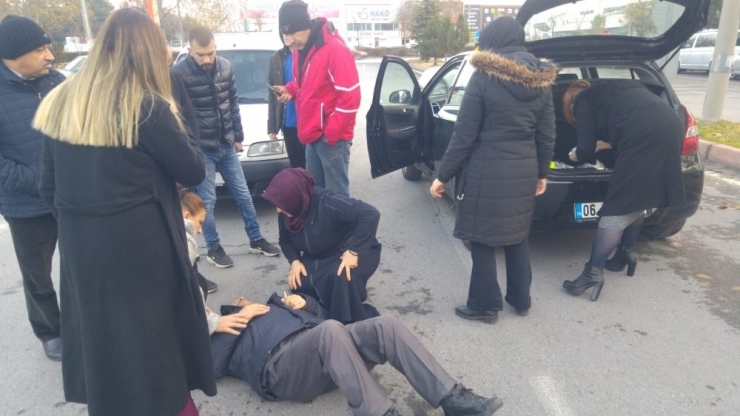 Yoldan Geçmeye Çalışan Yayaya Otomobil Çarptı