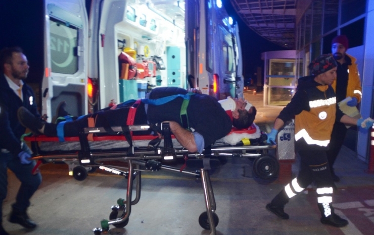 Polisin “Dur“ İhtarına Uymayan Otomobil Sürücüsü Kaza Yaptı