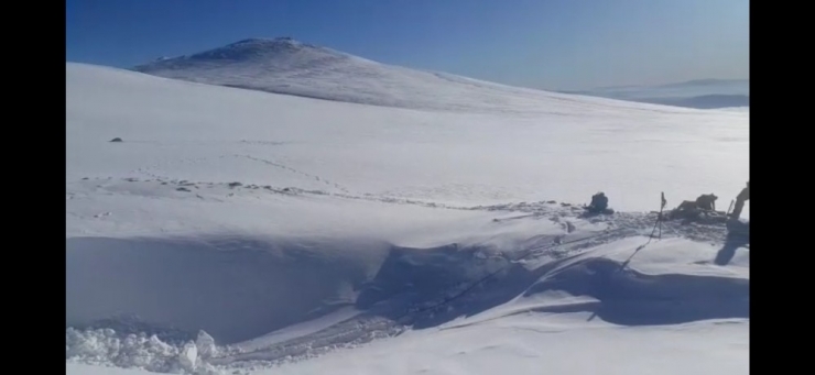 Uludağ’da Kayıp İki Dağcının Sığınabileceği Mağarada Kazı Çalışması Başlatıldı