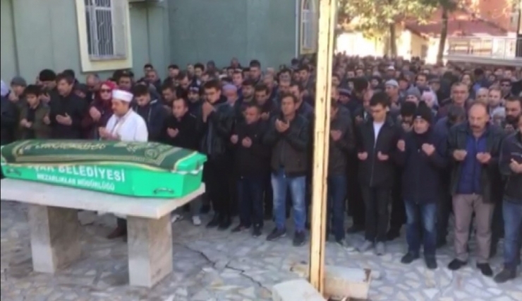 Soba Yakarken Yanlışlıkla Alev Alan Adamın Cenazesi Toprağa Verildi