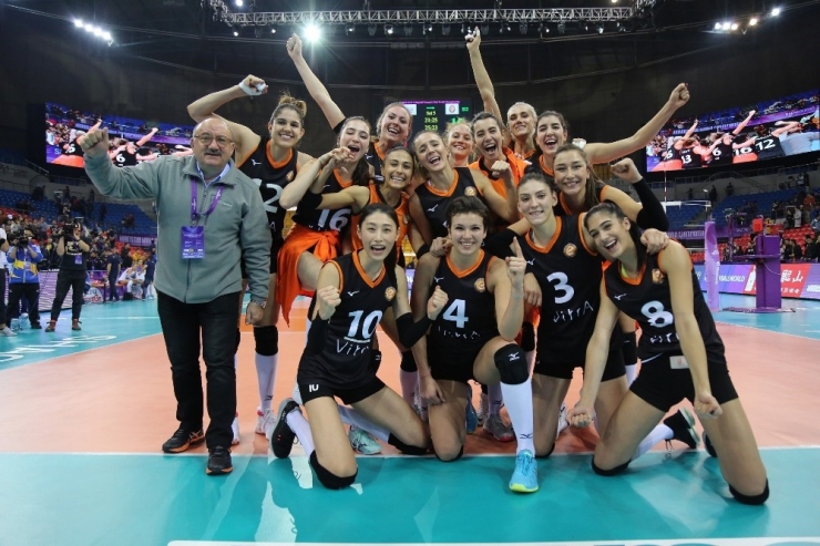 Eczacıbaşı Vitra, Dünya Kulüpler Şampiyonası’nda Finalde