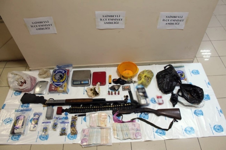 Uyuşturucu Ticareti Yapan 2 Zanlıya Tutuklama