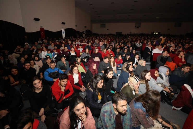 Tiyatro Sevgisi Salona Sığmadı