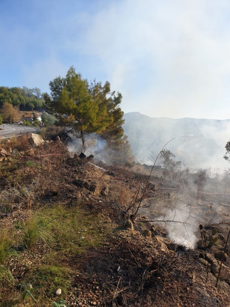 Antalya’da Kırsal Alanda Yangın